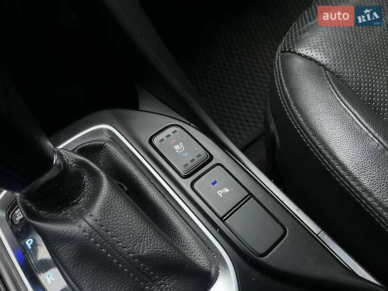 Внедорожник / Кроссовер Hyundai Santa FE 2017 в Киеве