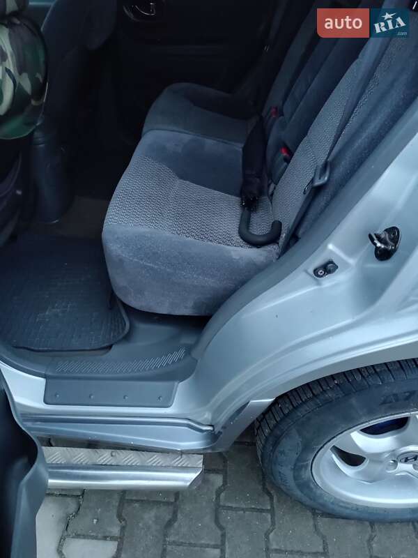 Внедорожник / Кроссовер Hyundai Santa FE 2004 в Хусте