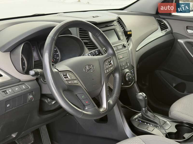 Позашляховик / Кросовер Hyundai Santa FE 2015 в Львові