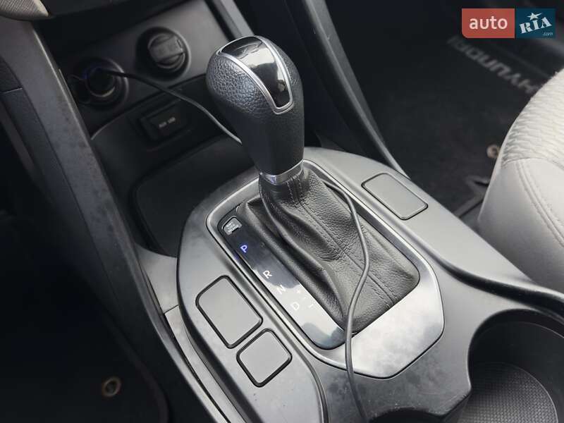 Позашляховик / Кросовер Hyundai Santa FE 2015 в Львові
