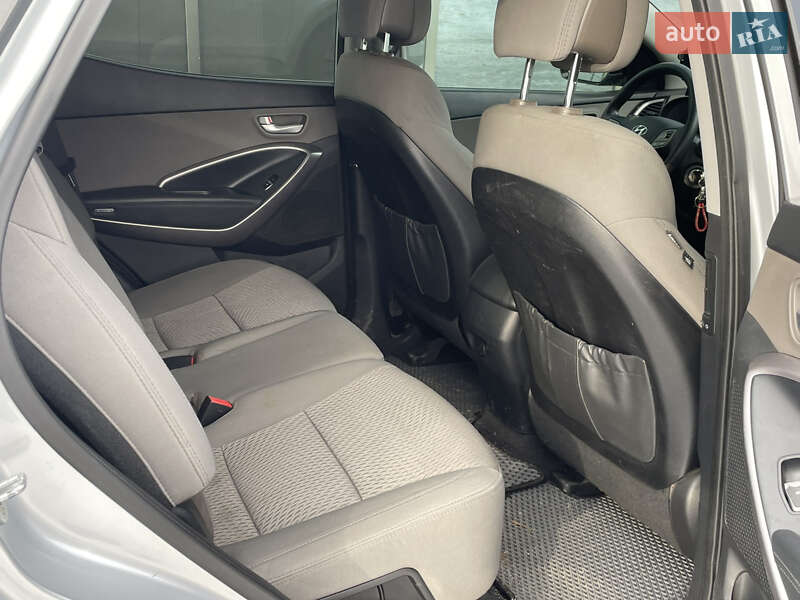 Внедорожник / Кроссовер Hyundai Santa FE 2015 в Киеве