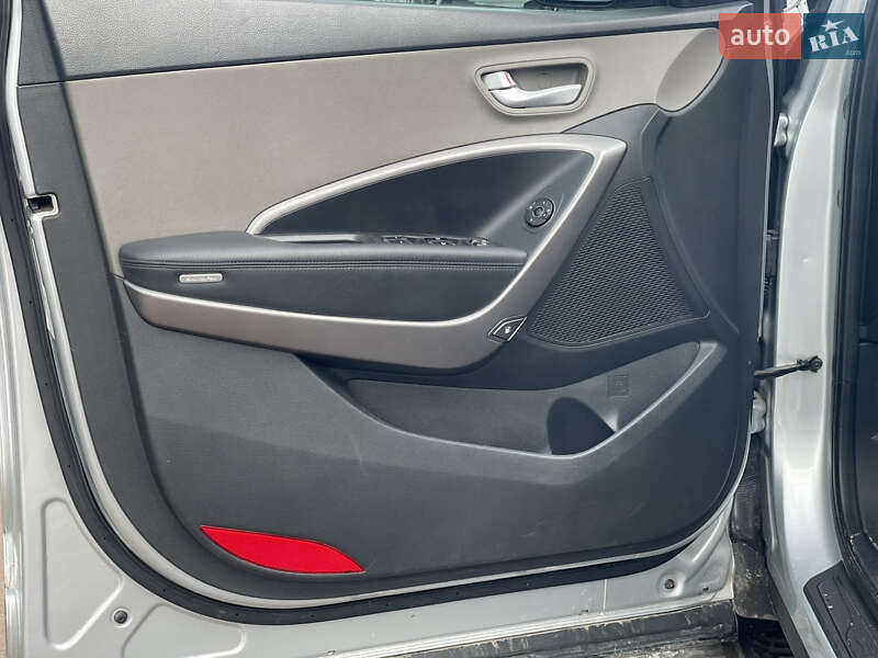 Внедорожник / Кроссовер Hyundai Santa FE 2015 в Киеве