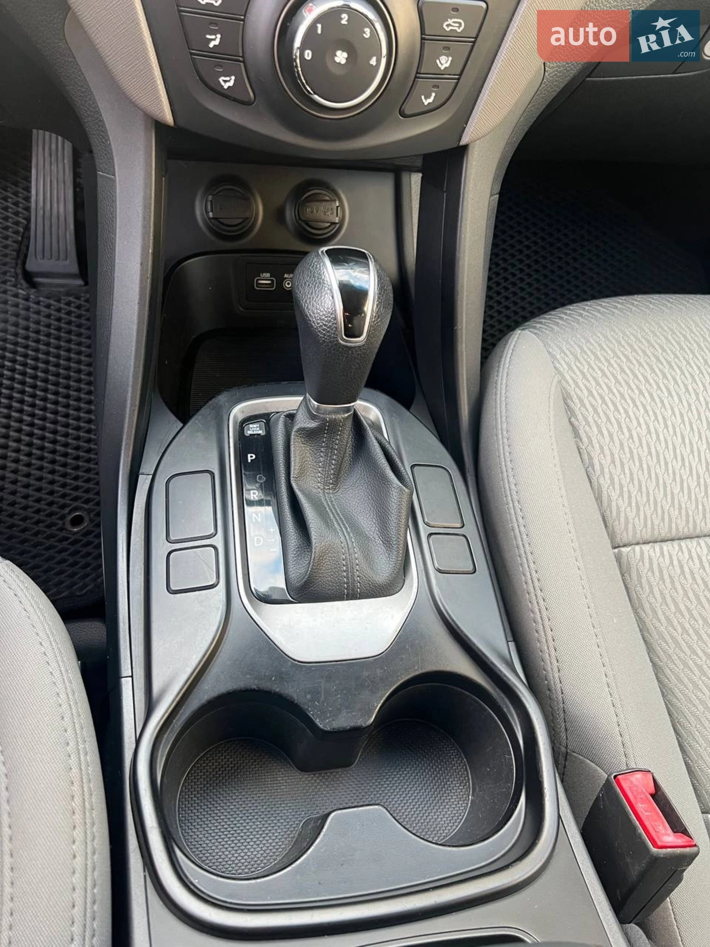 2016 Hyundai Santa Fe - мініатюра 28