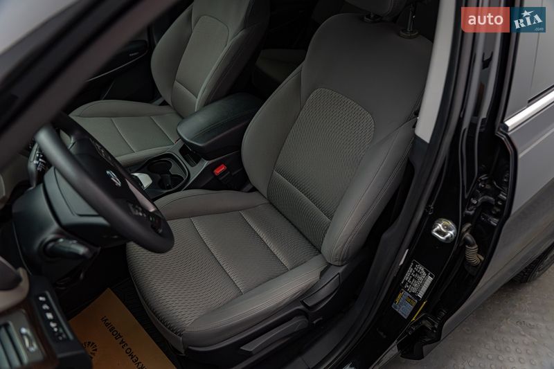 Внедорожник / Кроссовер Hyundai Santa FE 2017 в Киеве