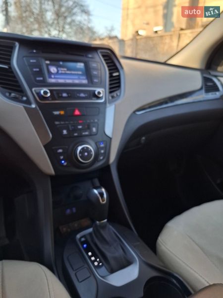 Внедорожник / Кроссовер Hyundai Santa FE 2016 в Киеве