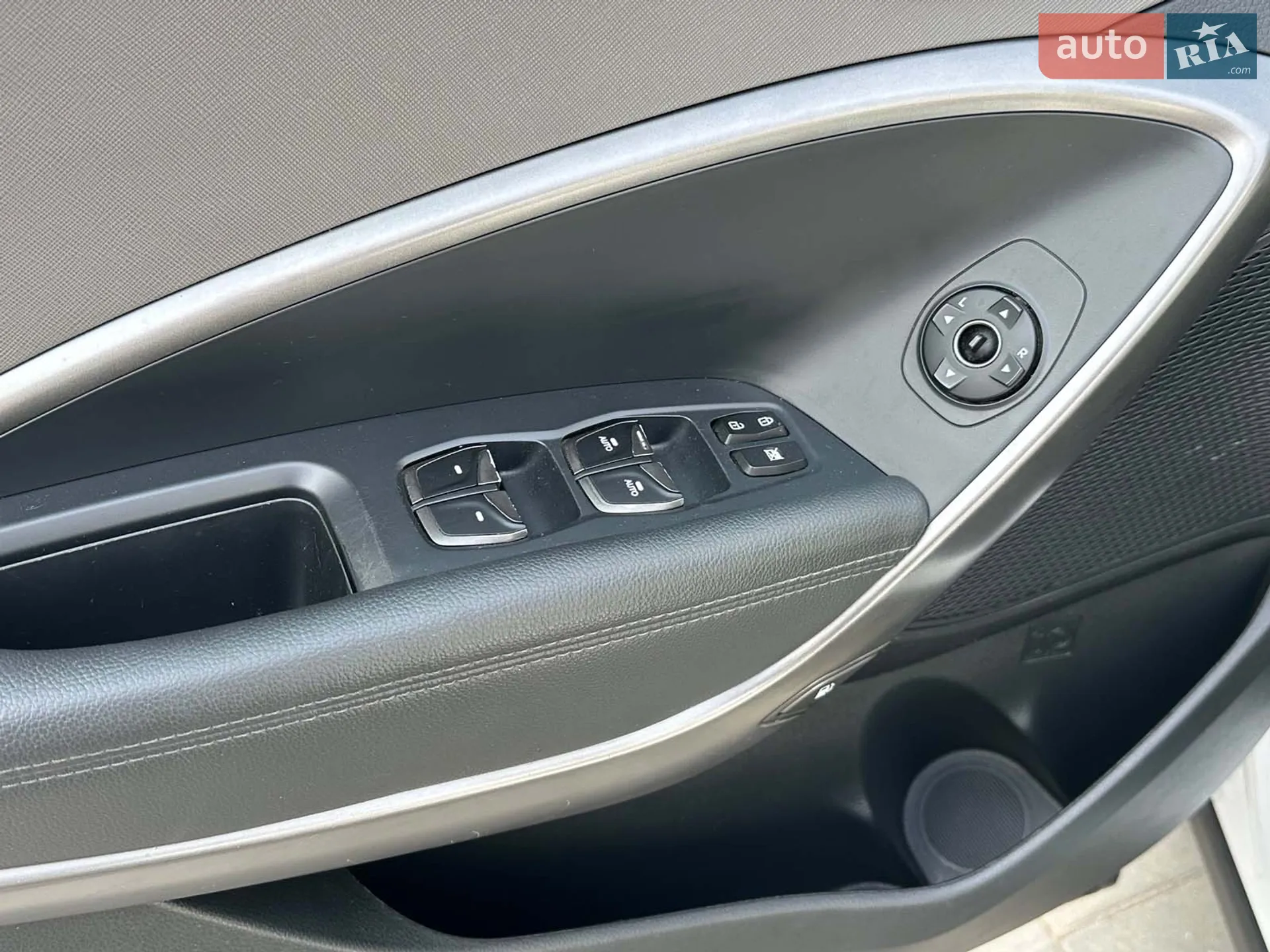 2016 Hyundai Santa Fe - мініатюра 19