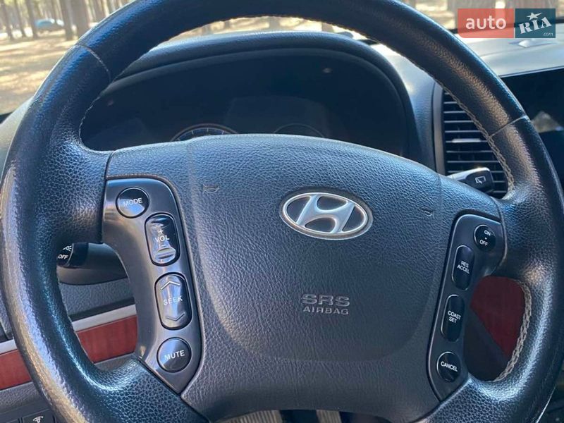 Внедорожник / Кроссовер Hyundai Santa FE 2009 в Сумах