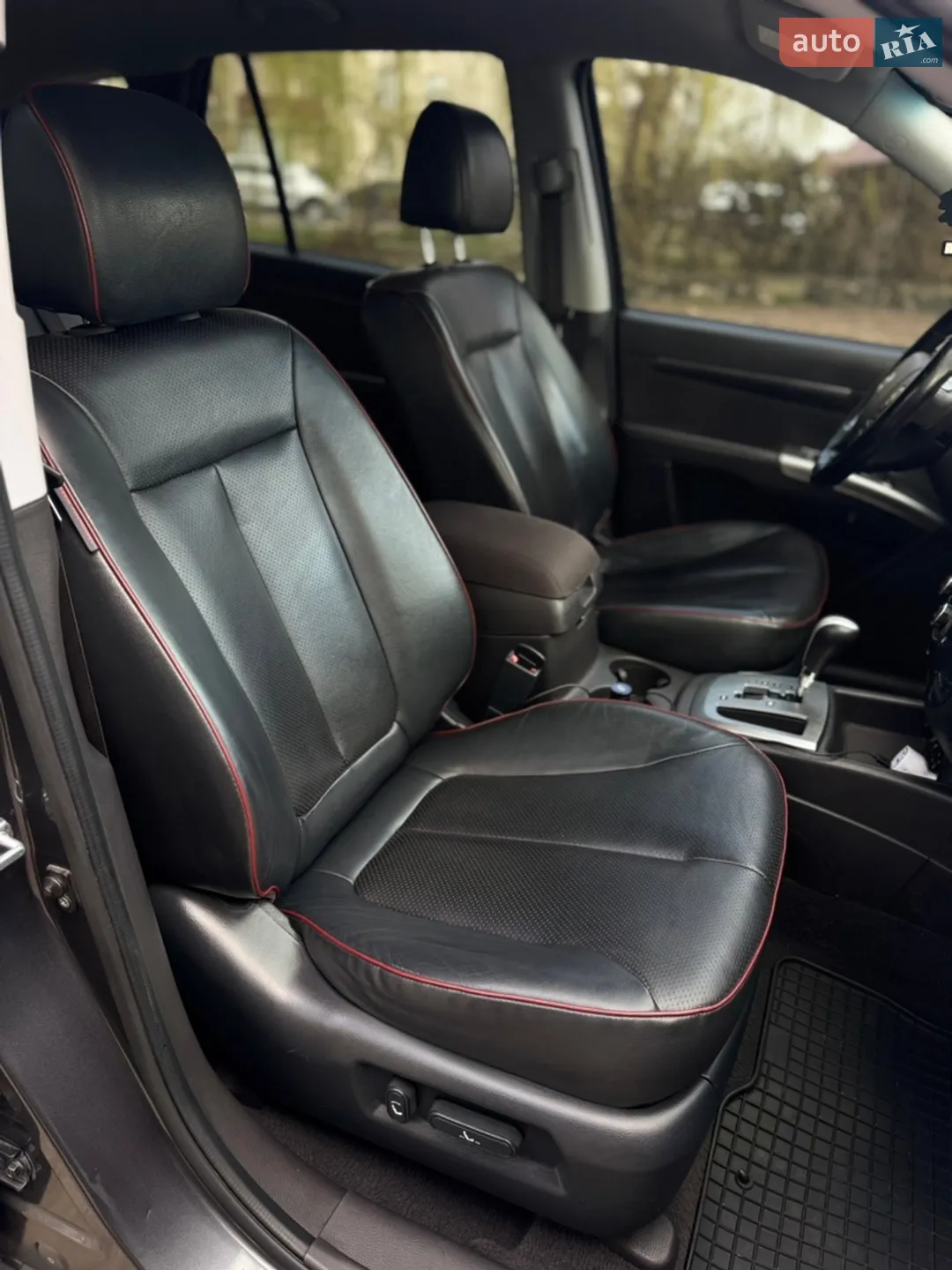 2010 Hyundai Santa Fe - мініатюра 40