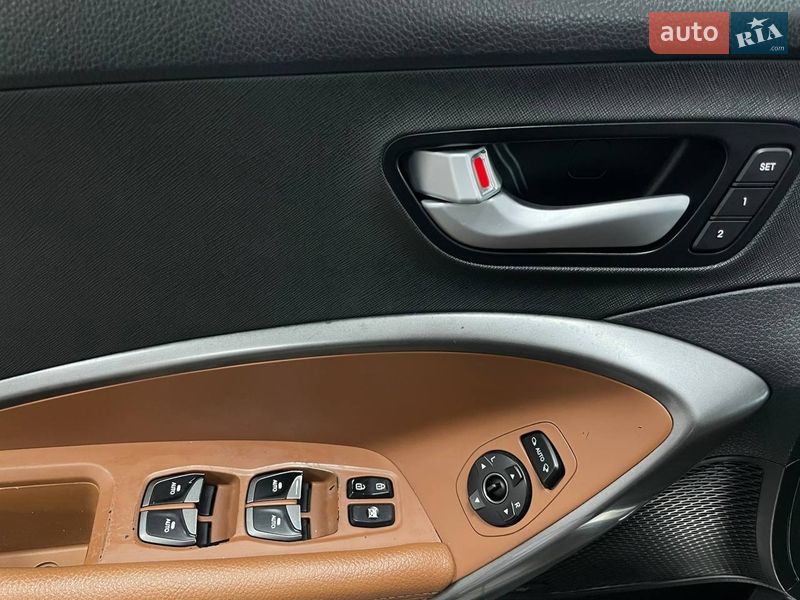 Внедорожник / Кроссовер Hyundai Santa FE 2016 в Киеве