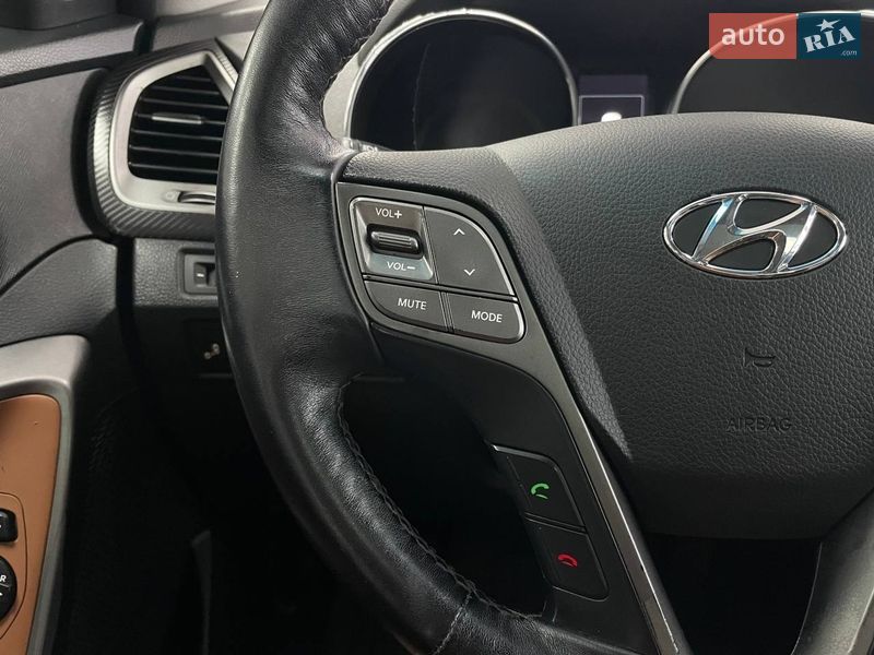 Внедорожник / Кроссовер Hyundai Santa FE 2016 в Киеве