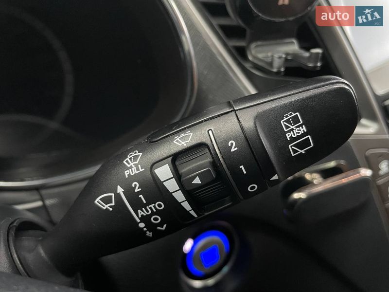 Внедорожник / Кроссовер Hyundai Santa FE 2016 в Киеве