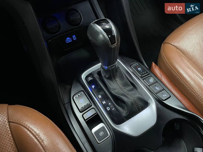 Внедорожник / Кроссовер Hyundai Santa FE 2016 в Киеве