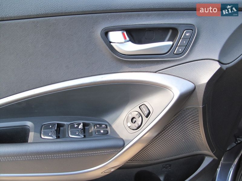 Внедорожник / Кроссовер Hyundai Santa FE 2016 в Киеве