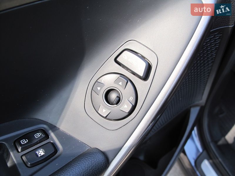 Внедорожник / Кроссовер Hyundai Santa FE 2016 в Киеве