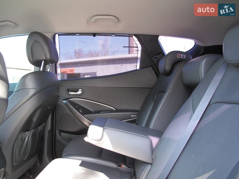 Внедорожник / Кроссовер Hyundai Santa FE 2016 в Киеве