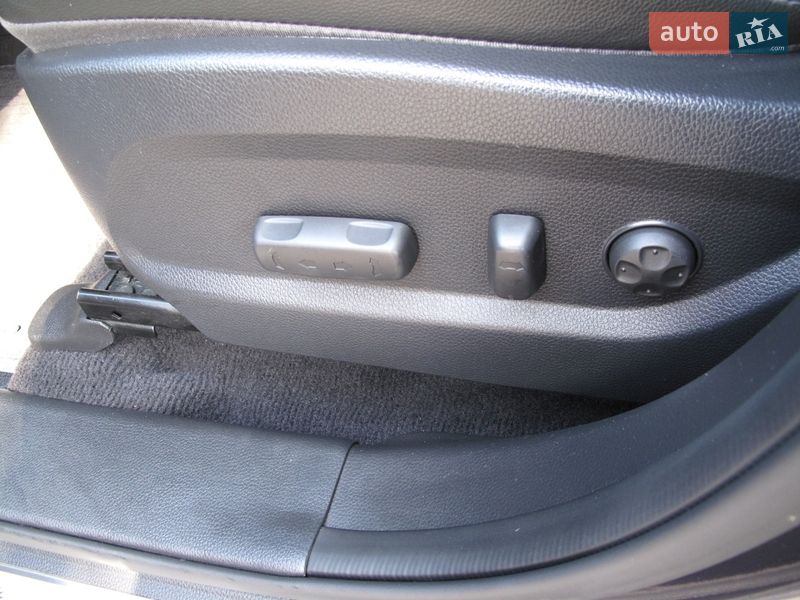 Внедорожник / Кроссовер Hyundai Santa FE 2016 в Киеве