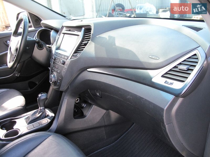 Внедорожник / Кроссовер Hyundai Santa FE 2016 в Киеве