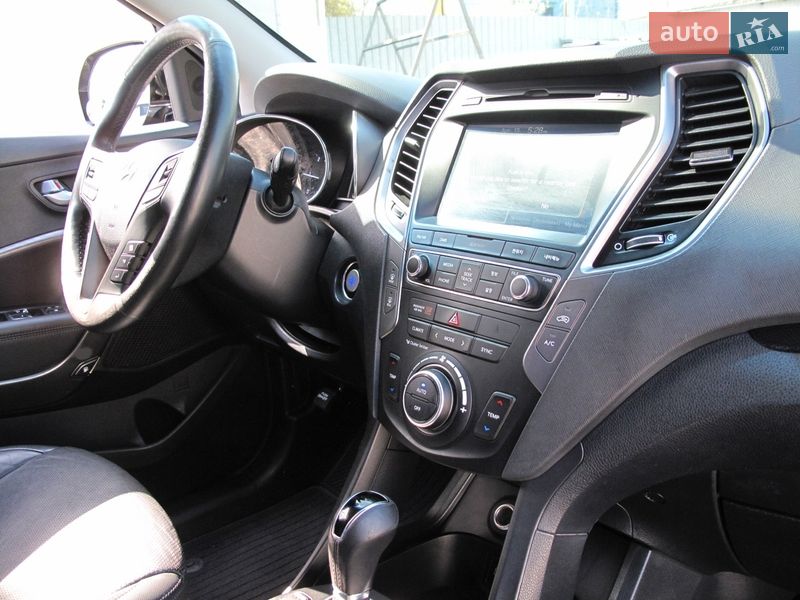 Внедорожник / Кроссовер Hyundai Santa FE 2016 в Киеве