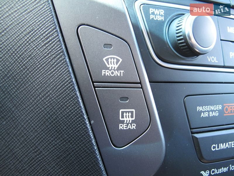 Внедорожник / Кроссовер Hyundai Santa FE 2016 в Киеве