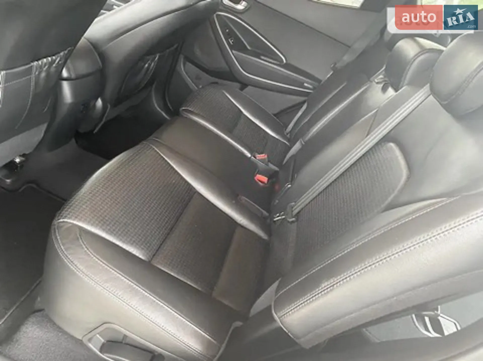 2012 Hyundai Santa Fe - мініатюра 23