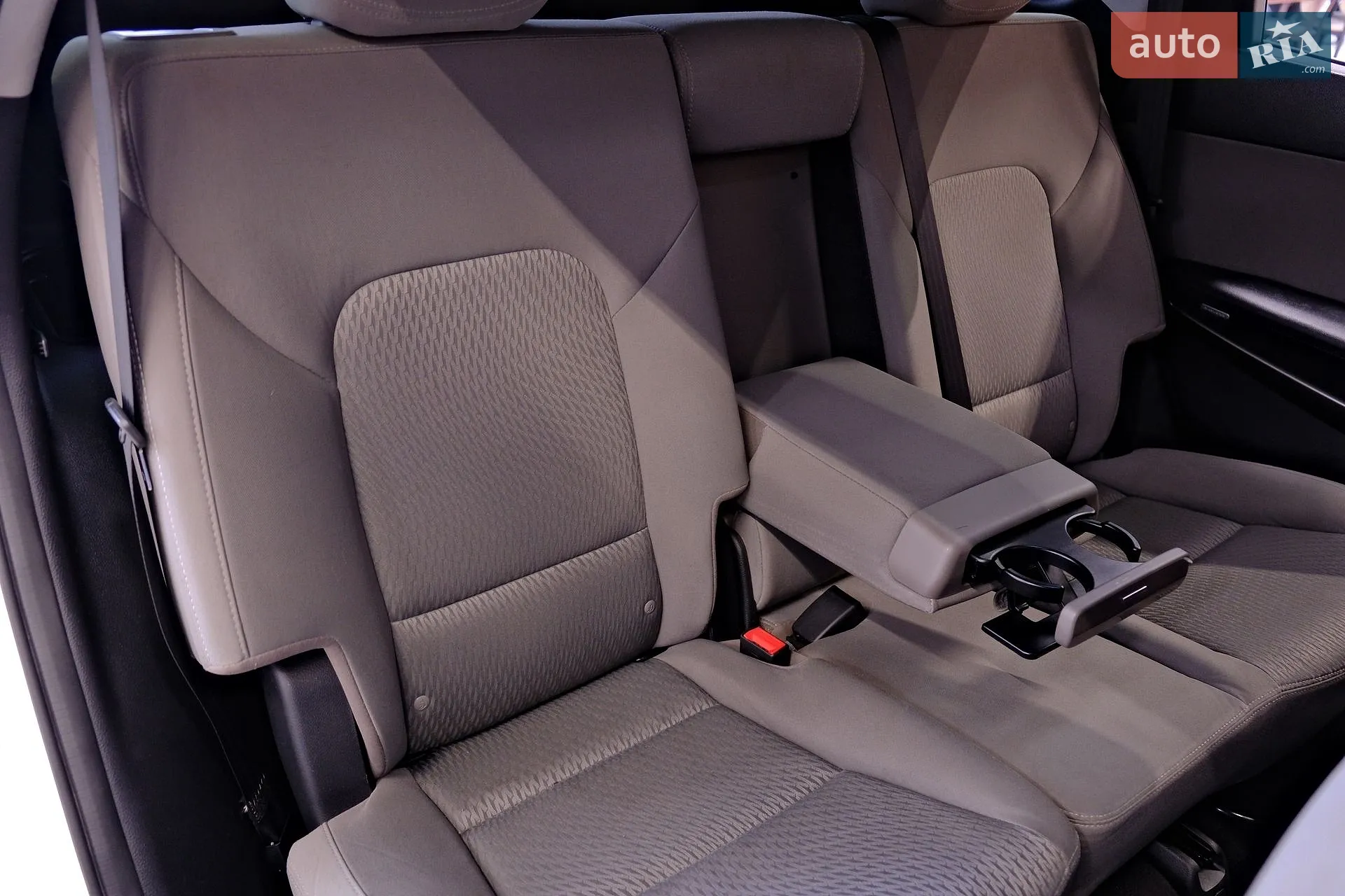 2016 Hyundai Santa Fe - мініатюра 38