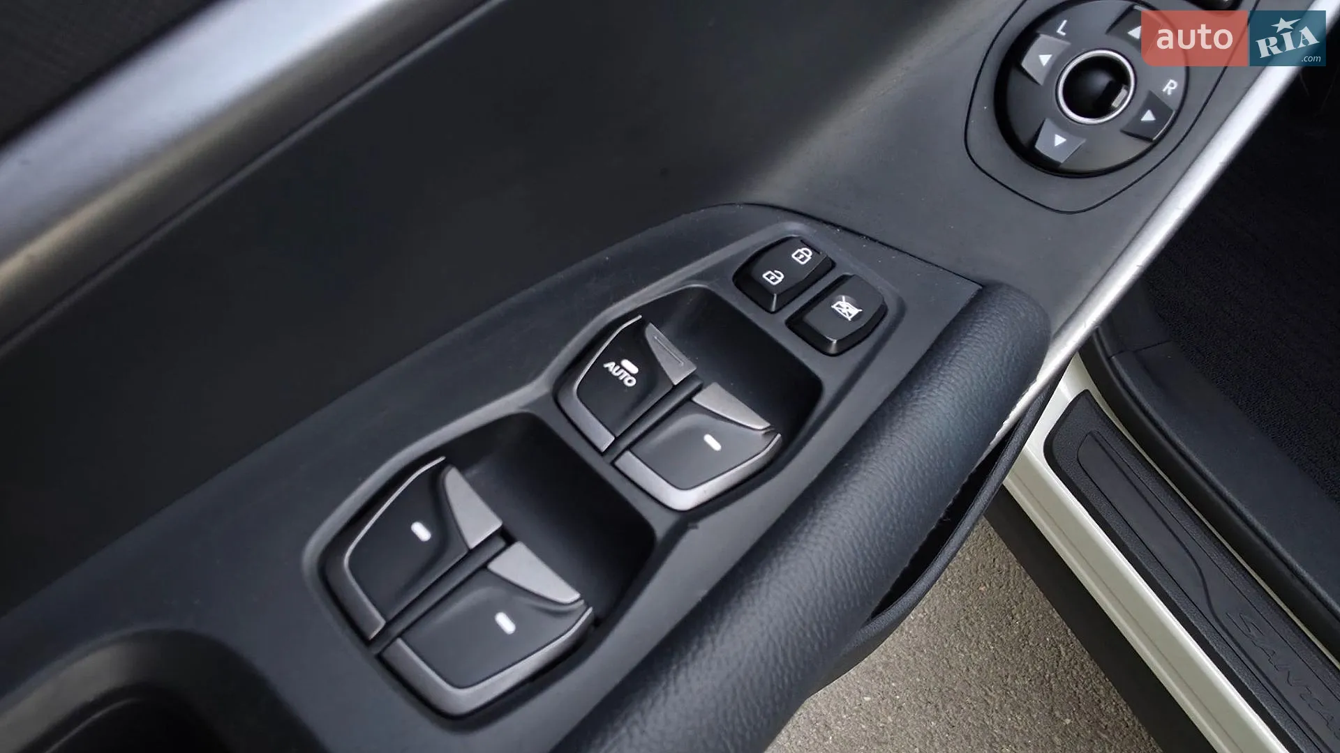 2013 Hyundai Santa Fe - мініатюра 27