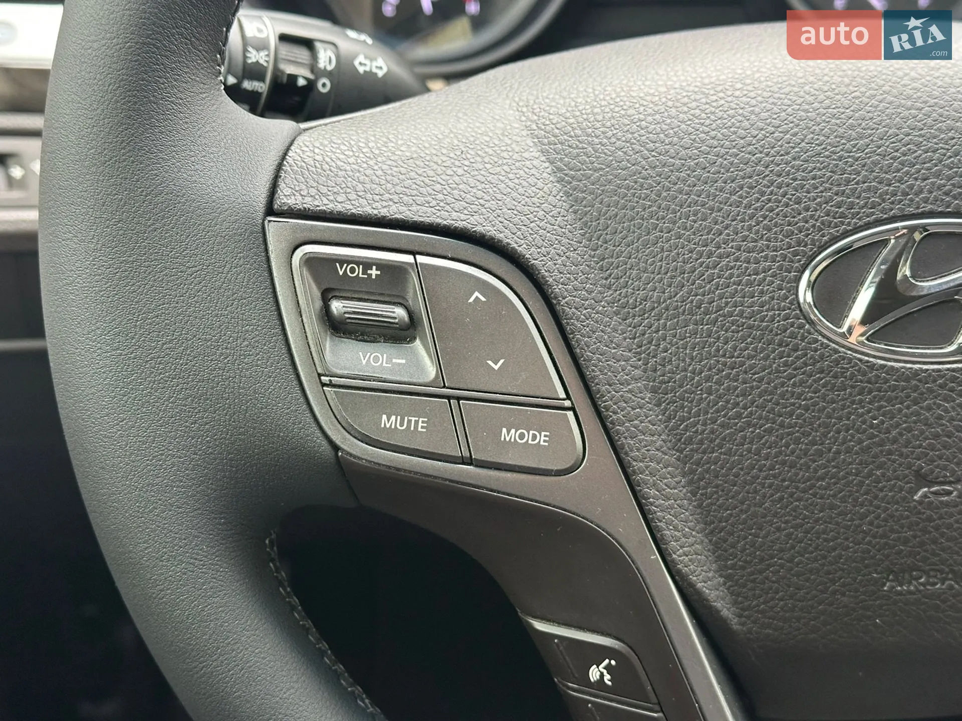 2017 Hyundai Santa Fe - мініатюра 32