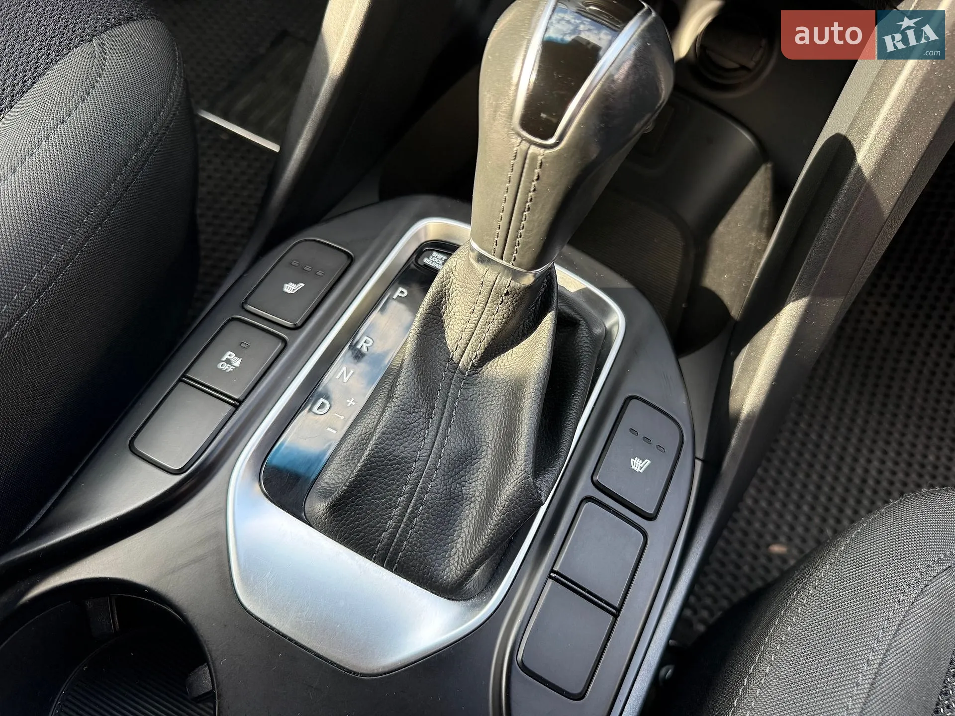2017 Hyundai Santa Fe - мініатюра 22