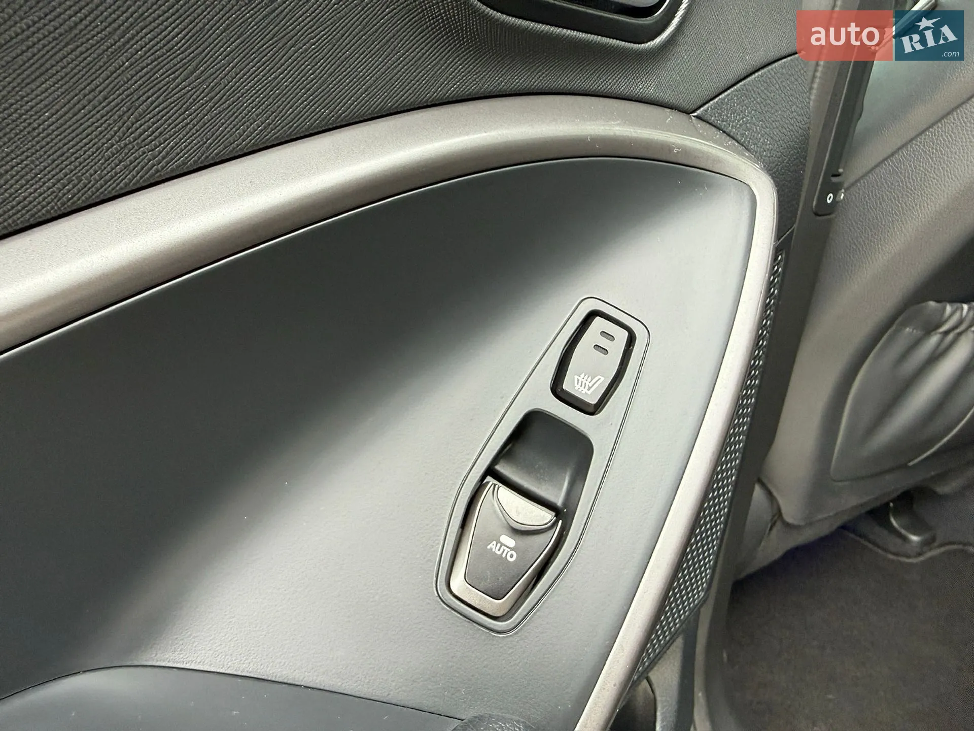 2016 Hyundai Santa Fe - мініатюра 32
