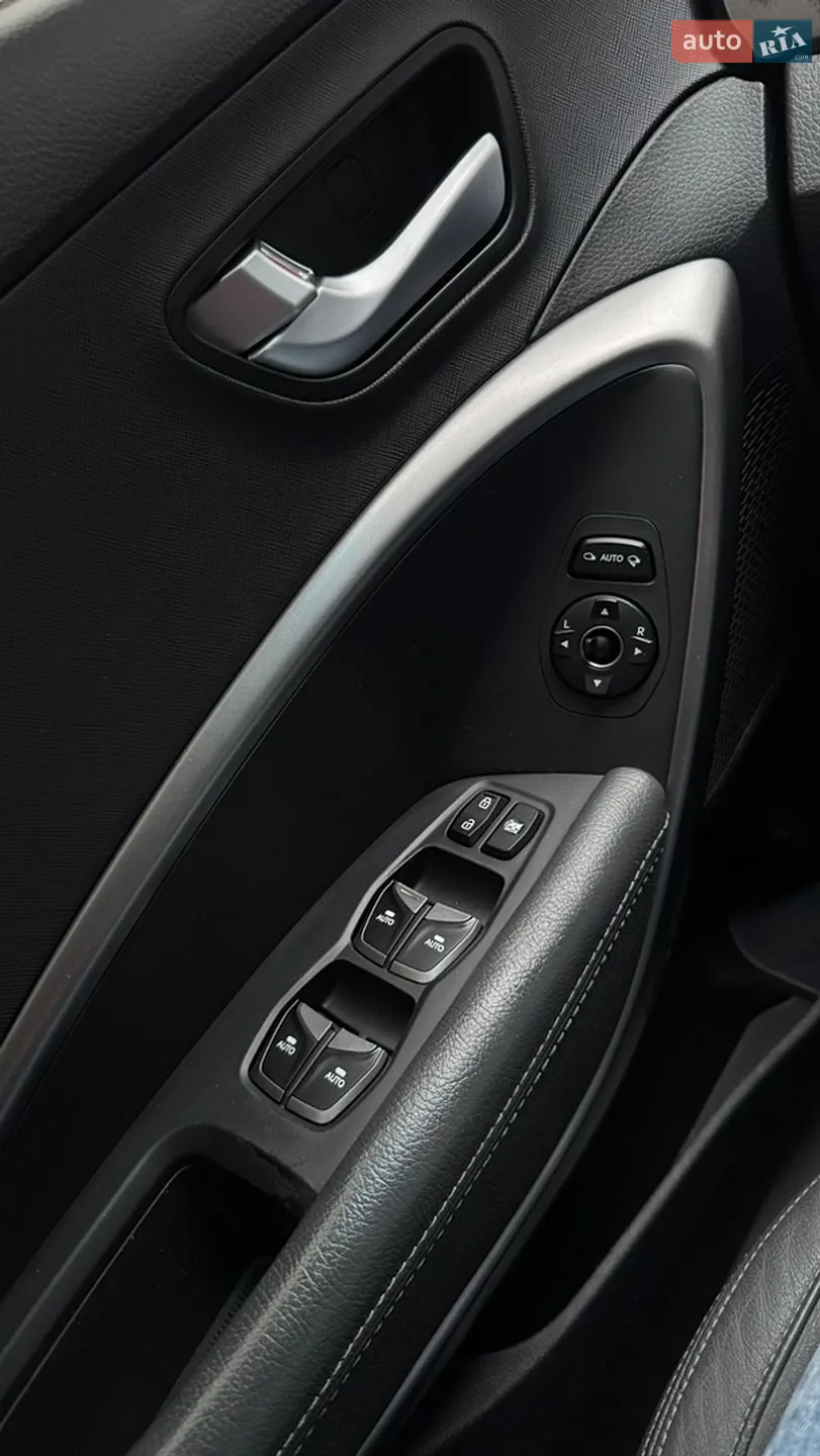 2015 Hyundai Santa Fe - мініатюра 29
