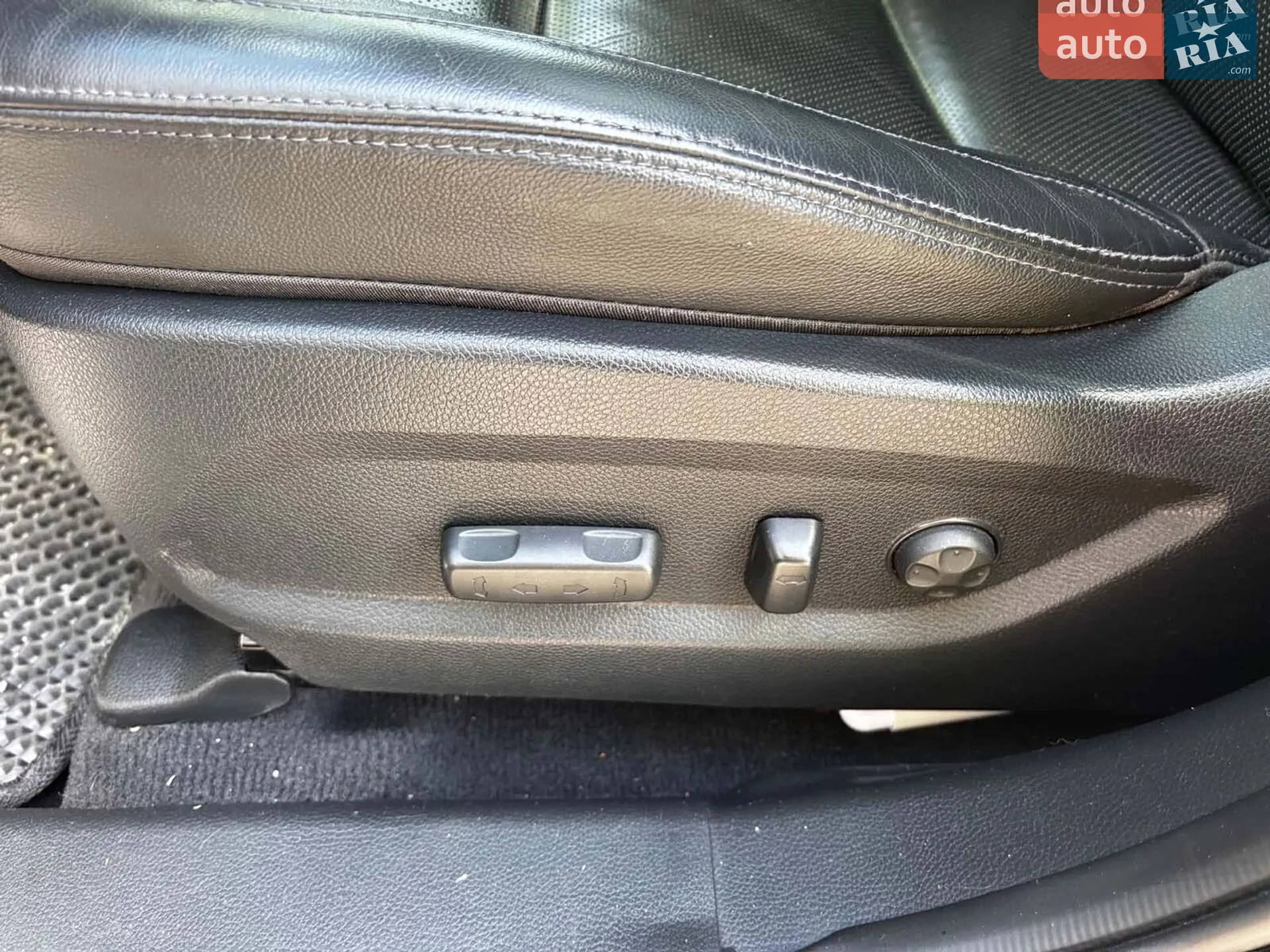 2015 Hyundai Santa Fe - мініатюра 28