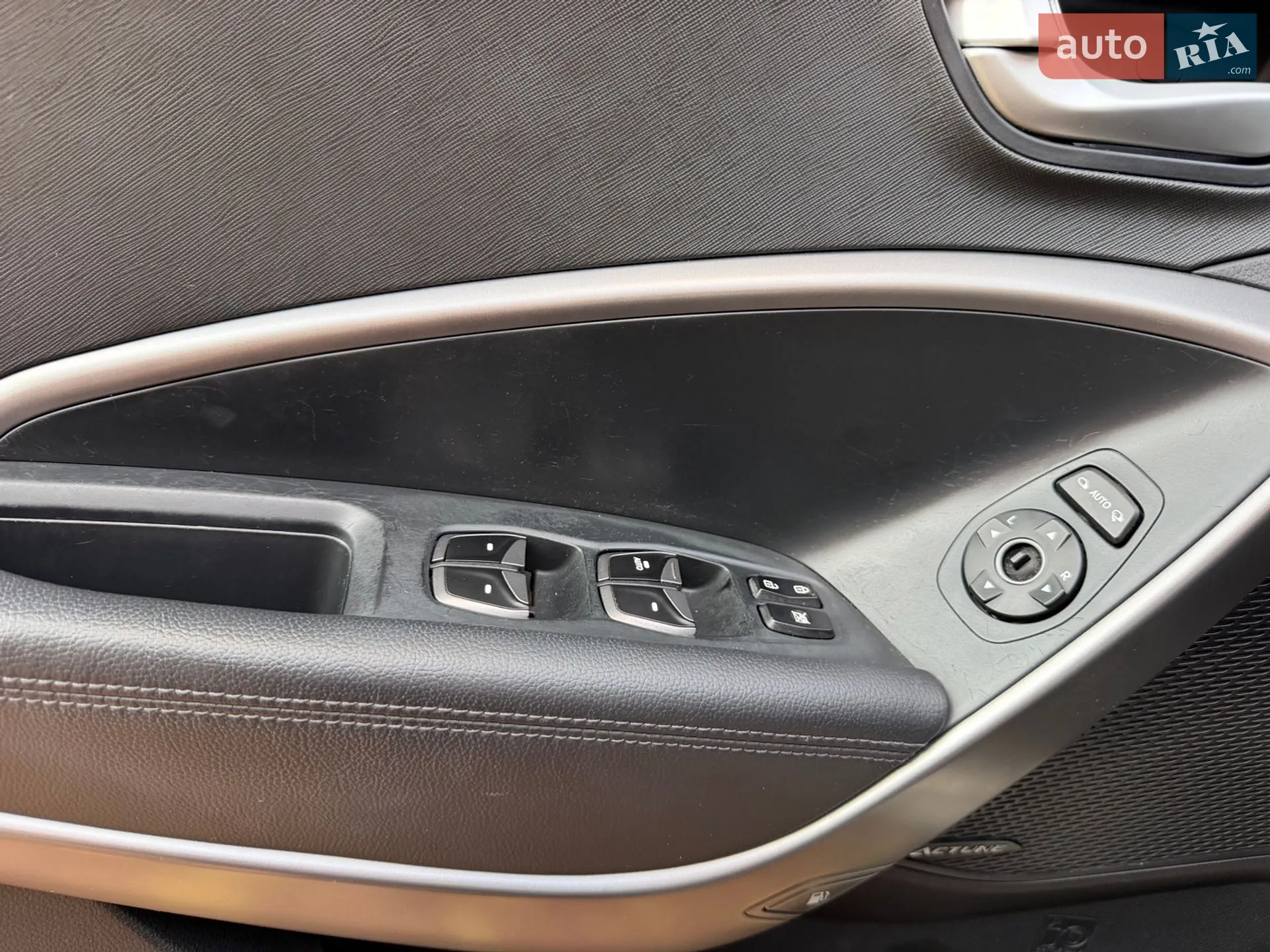 2012 Hyundai Santa Fe - мініатюра 33
