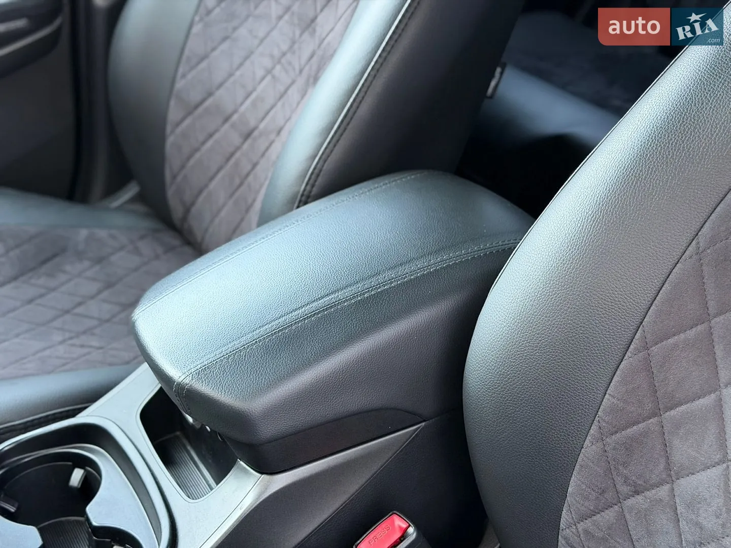 2012 Hyundai Santa Fe - мініатюра 32