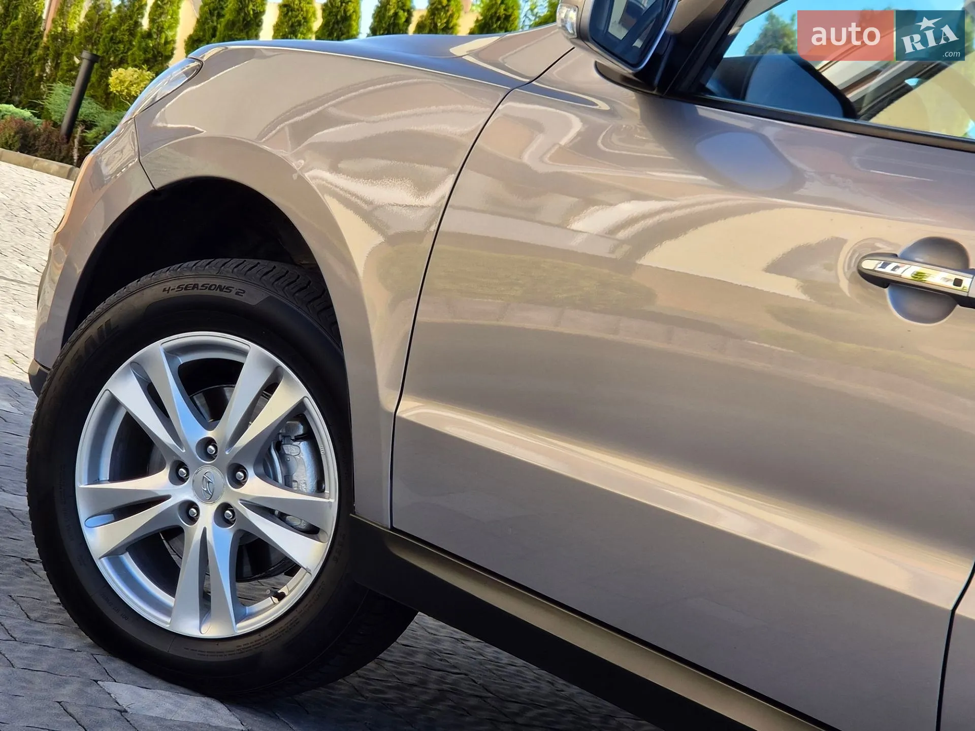 2010 Hyundai Santa Fe - мініатюра 36