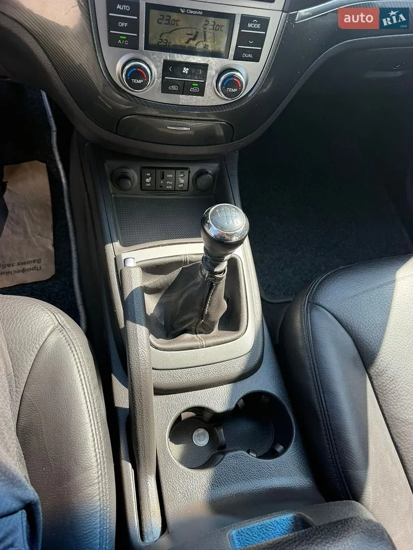2011 Hyundai Santa Fe - мініатюра 42