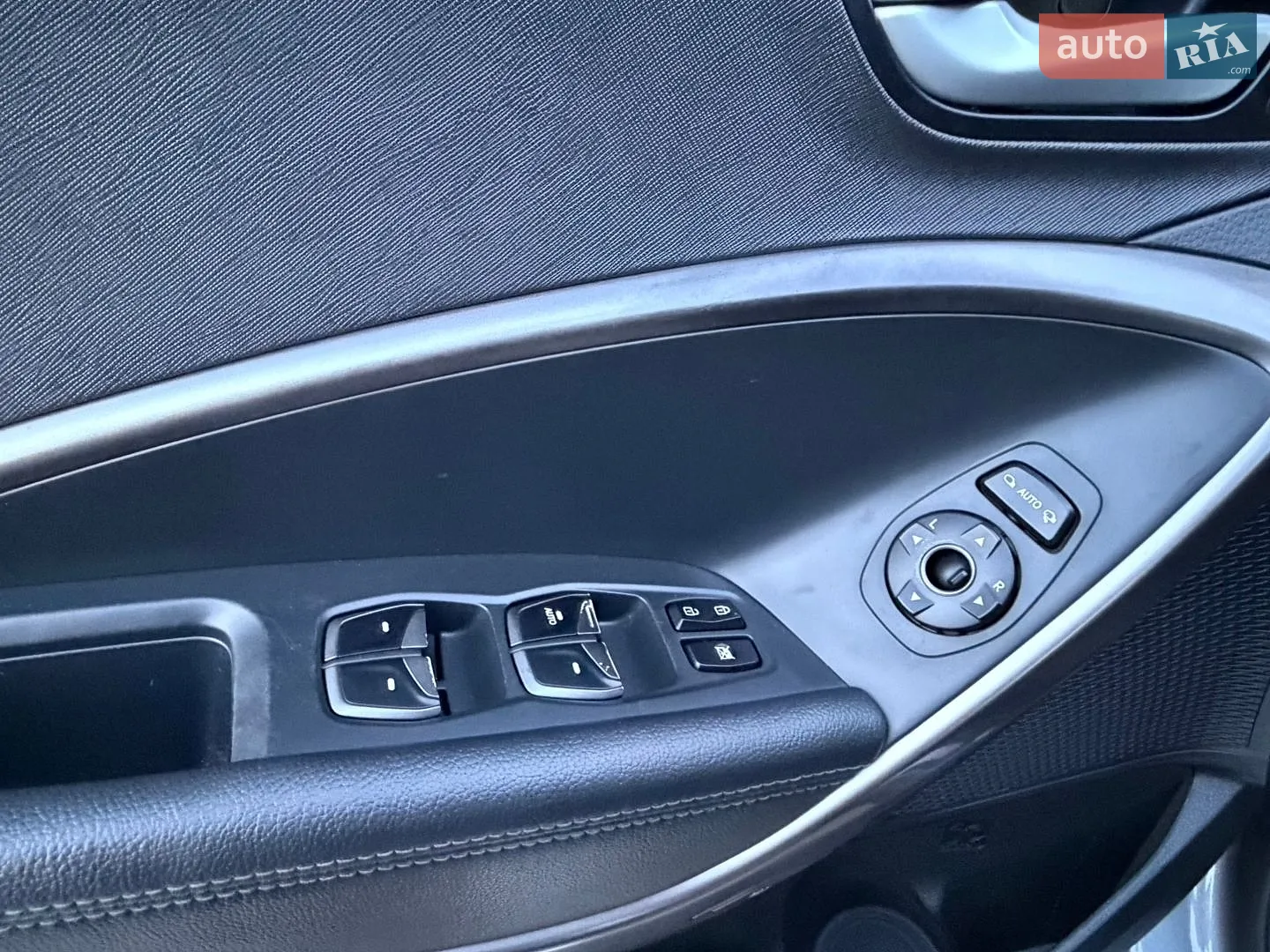 2016 Hyundai Santa Fe - мініатюра 39