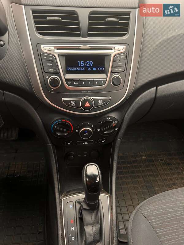 Седан Hyundai Solaris 2016 в Днепре