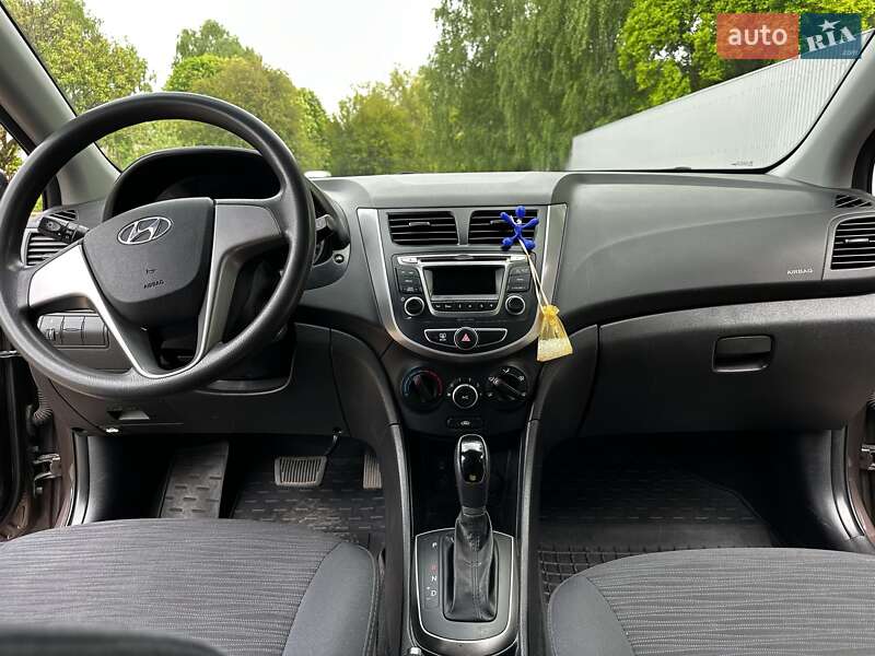 Седан Hyundai Solaris 2016 в Бобровице