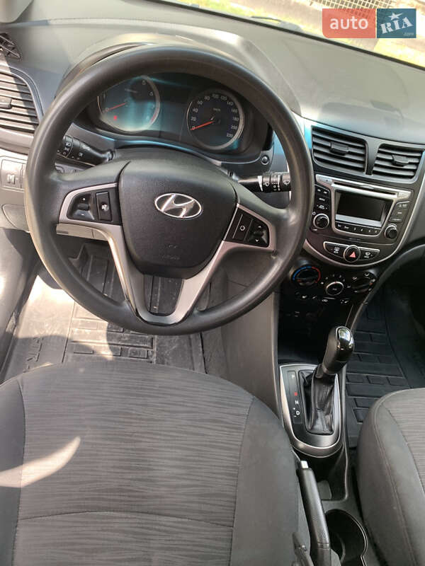 Седан Hyundai Solaris 2016 в Василькові