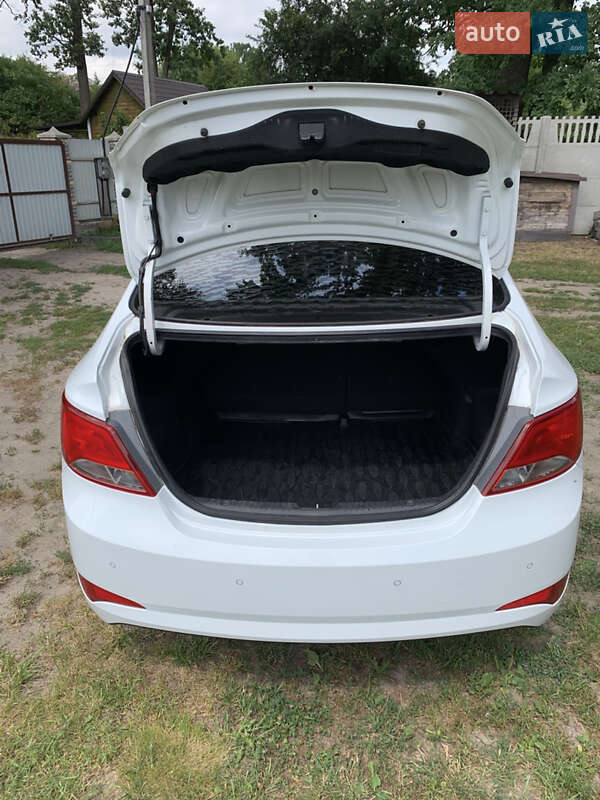Седан Hyundai Solaris 2016 в Василькові