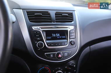Седан Hyundai Solaris 2016 в 