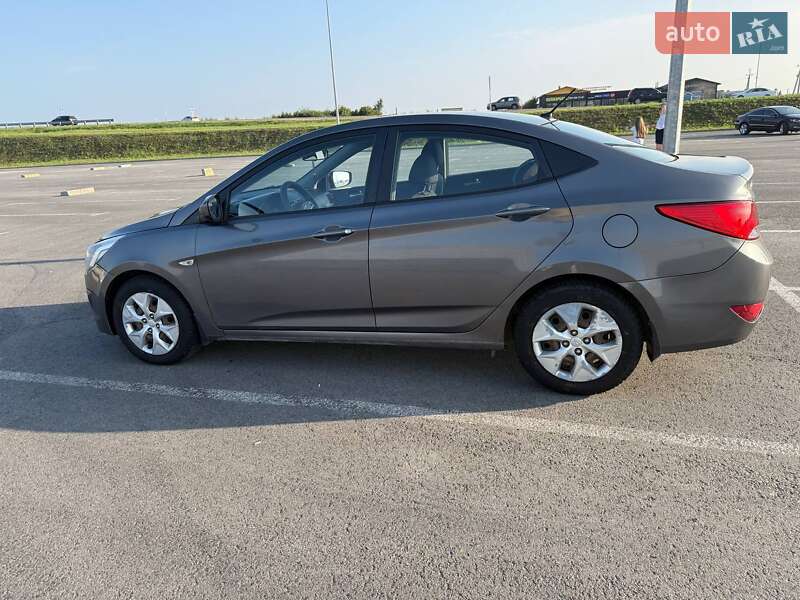 Седан Hyundai Solaris 2015 в Львове