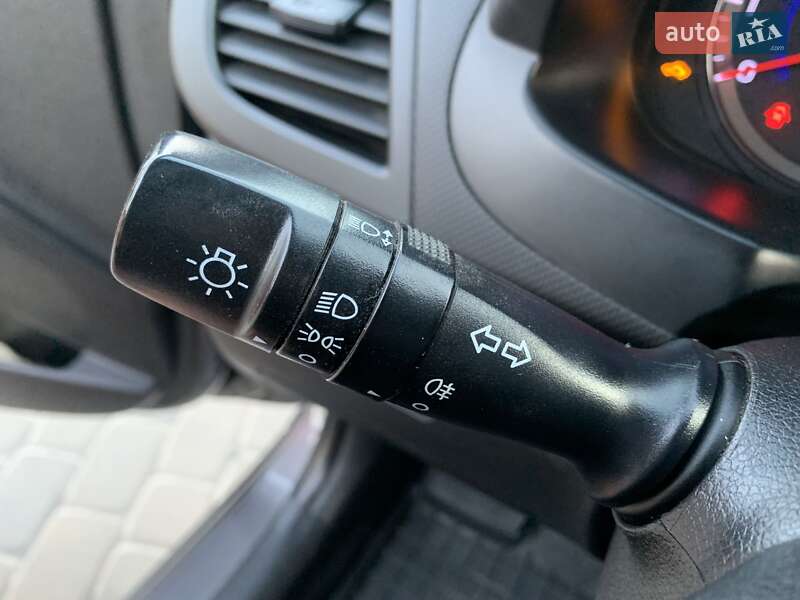 Седан Hyundai Solaris 2015 в Козельщине