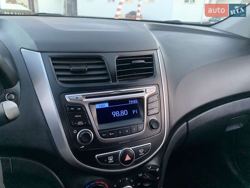 Седан Hyundai Solaris 2015 в Козельщине