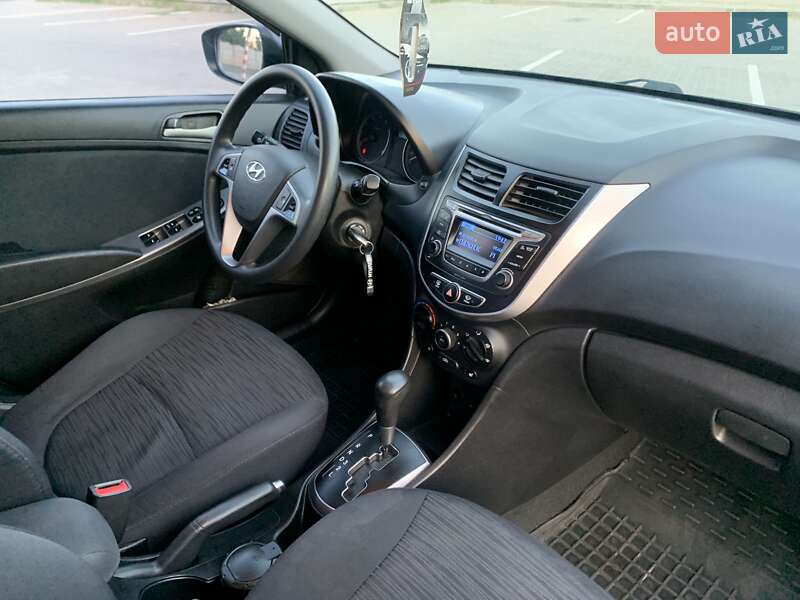 Седан Hyundai Solaris 2015 в Козельщине