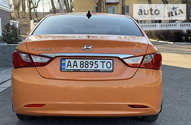 Седан Hyundai Sonata 2010 в Каменском