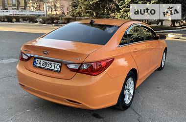 Седан Hyundai Sonata 2010 в Каменском