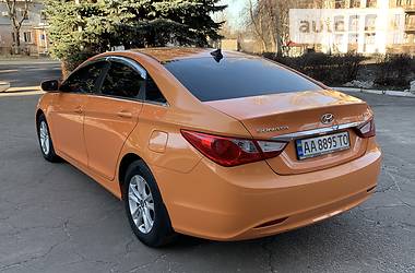 Седан Hyundai Sonata 2010 в Каменском