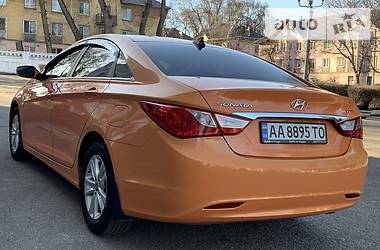 Седан Hyundai Sonata 2010 в Каменском