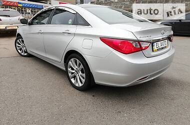 Седан Hyundai Sonata 2015 в Киеве